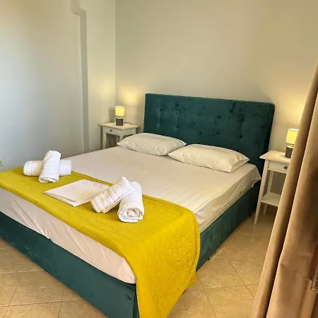 Apartment Lixourious